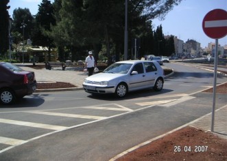 Malo o prometnoj signalizaciji rotora na Peškeri